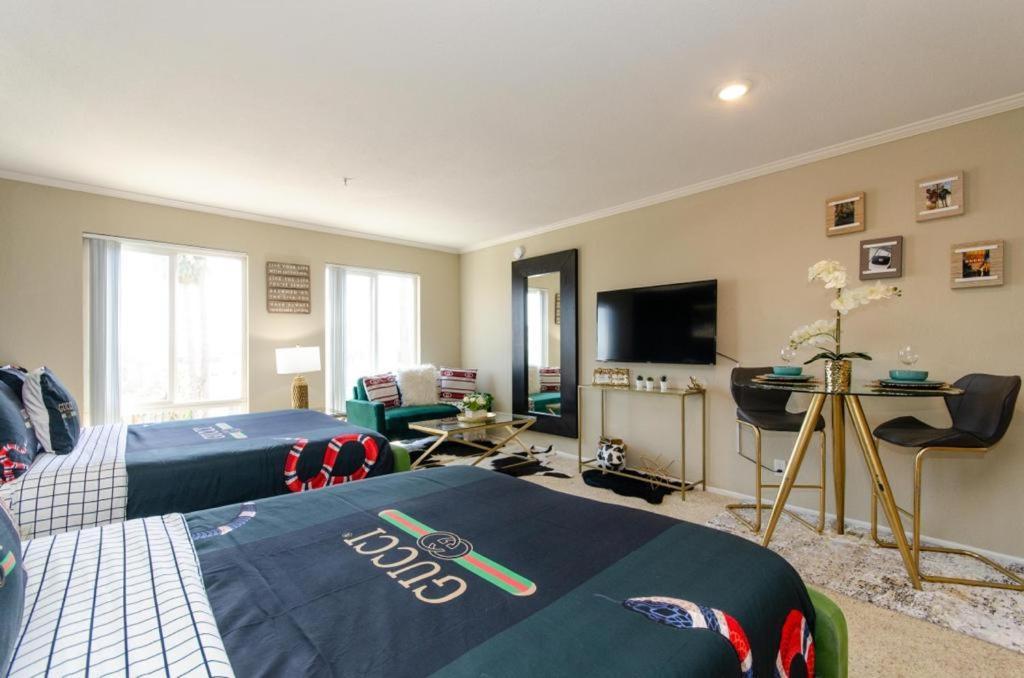 Апартаменты Gucci Mickey And Maxico Lofts Free Parking And Wifi Лос-Анджелес Экстерьер фото